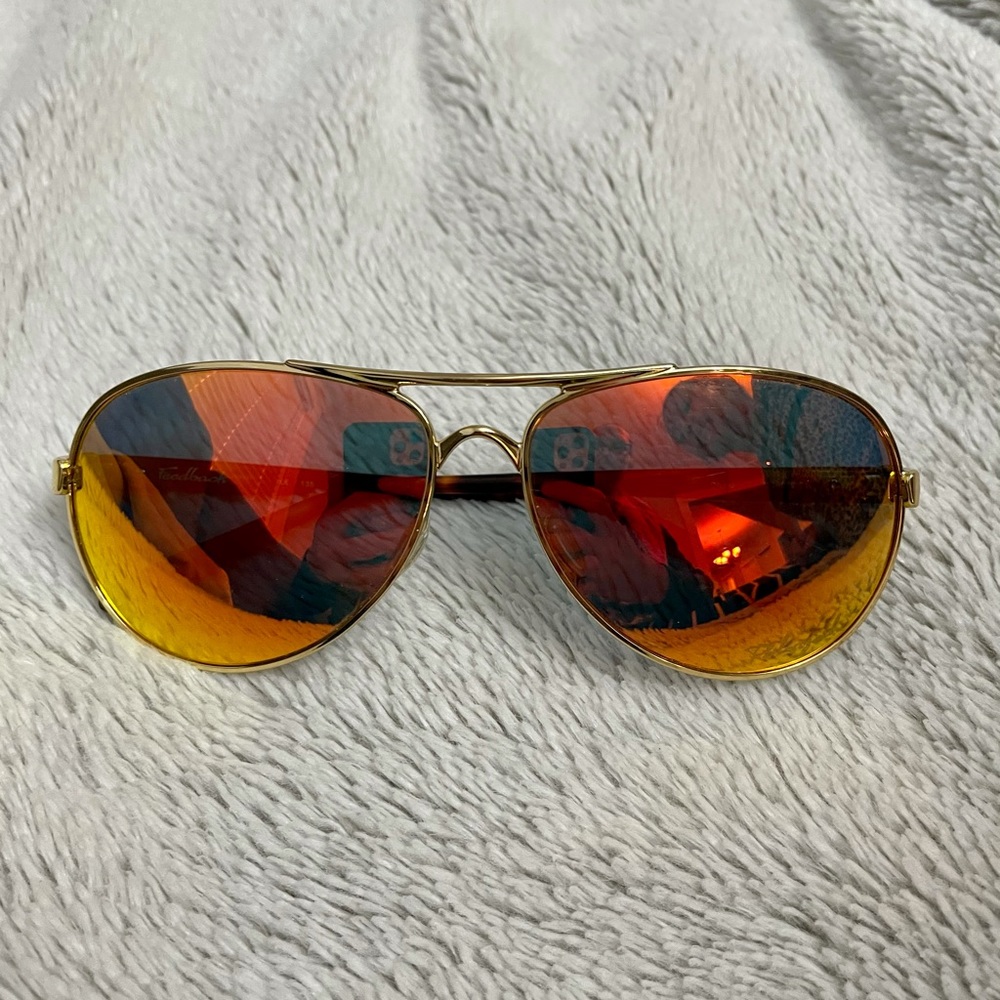 Woman’s Oakley Feedback sunglasses